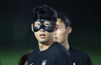 Vì sao Son đeo mặt nạ